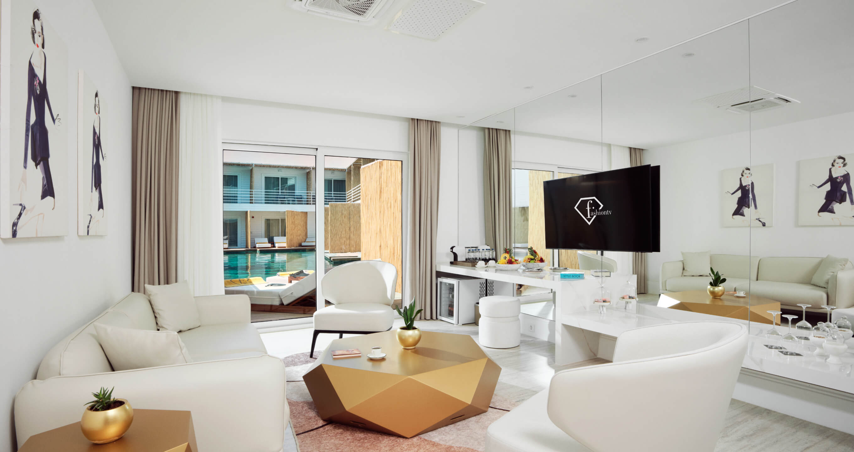 Aphel Lagoon Duplex Swim-Up Suite 3