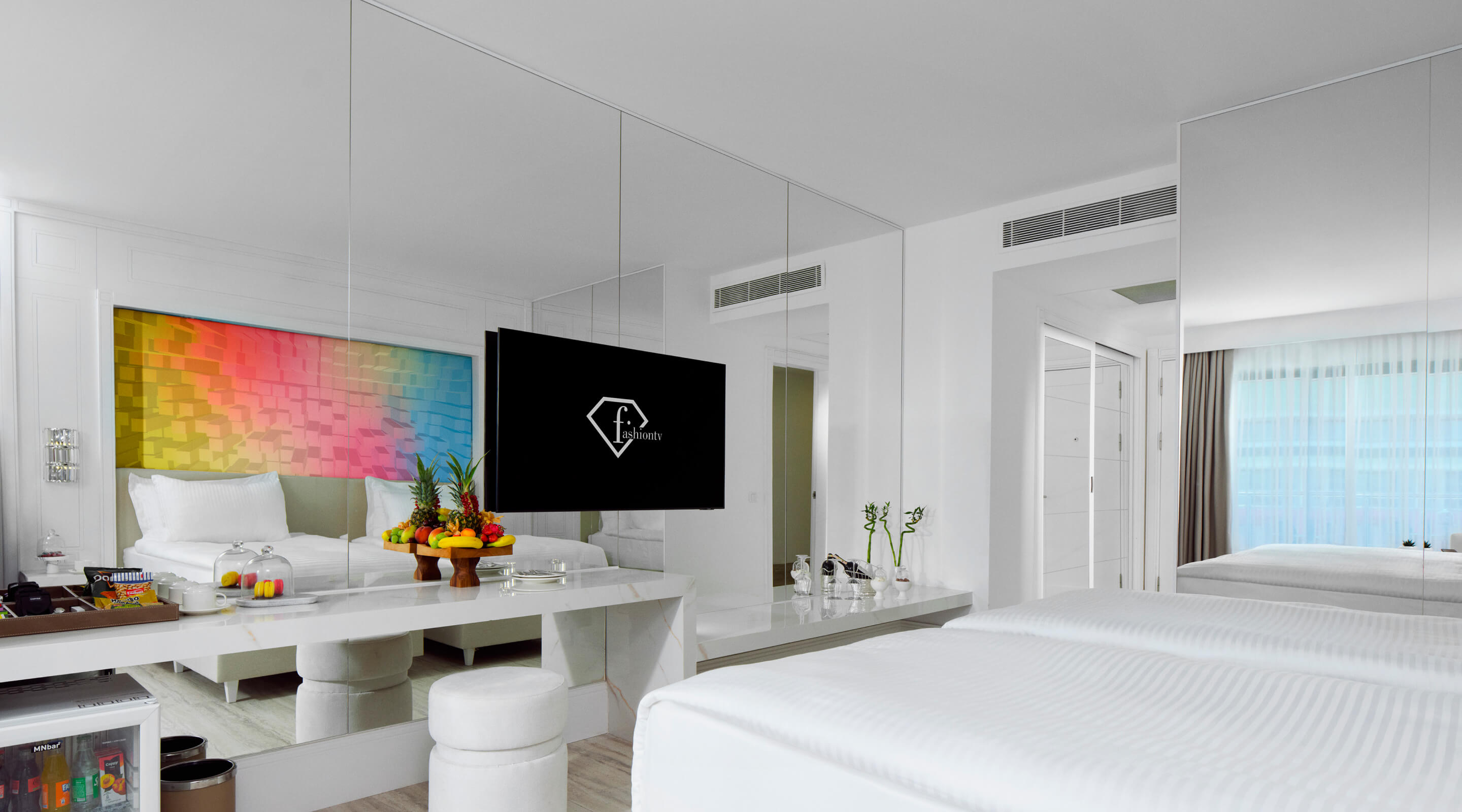 Pearl Partly Sea View